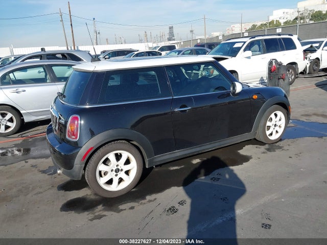 2010 MINI COOPER WMWMF3C51ATZ61227 Photo 3
