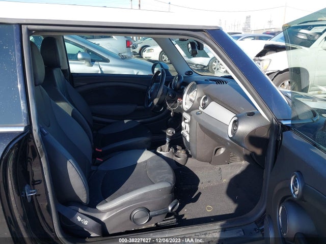 2010 MINI COOPER WMWMF3C51ATZ61227 Photo 4