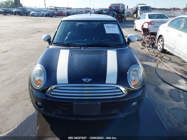 2010 MINI COOPER WMWMF3C51ATZ61227 Photo 5