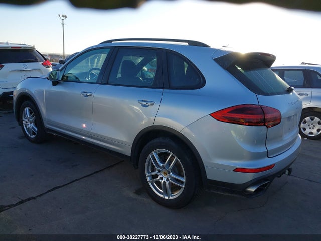 2016 PORSCHE CAYENNE WP1AA2A2XGKA14207 Photo 2