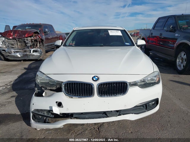 BMW 320i Xdrive 2016 WBA8E5G54GNT94664 Image 12