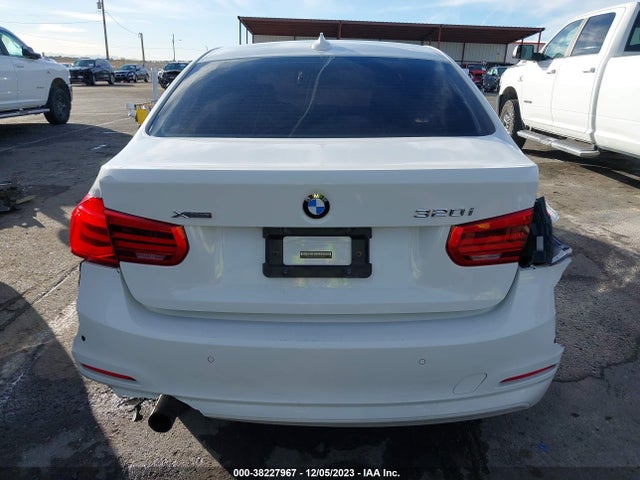 BMW 320i Xdrive 2016 WBA8E5G54GNT94664 Image 16