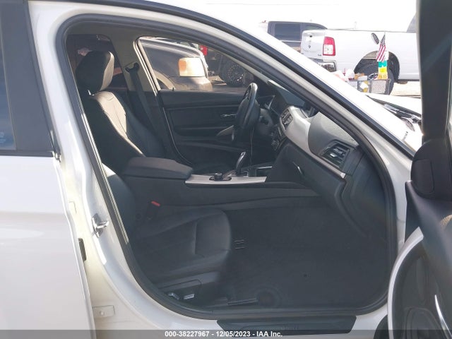 BMW 320i Xdrive 2016 WBA8E5G54GNT94664 Image 5