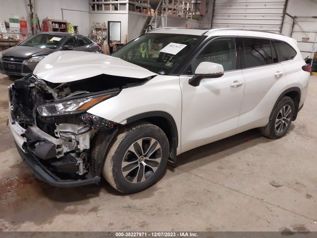 2020 TOYOTA HIGHLANDER XLE VIN: 5TDHZRBHXLS038367