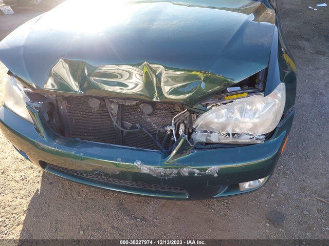 2001 LEXUS IS 300 BASE (A5) VIN: JTHBD182910025701