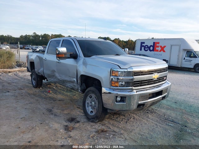 2015 1GC1KWE82FF673300 main image