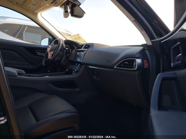 2017 JAGUAR F-PACE SADCJ2BVXHA489693 Photo 4