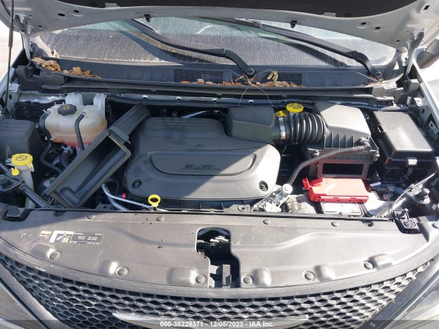 2C4RC1CG0NR215808 Chrysler Voyager Lx