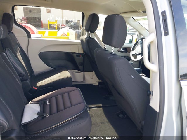 2C4RC1CG0NR215808 Chrysler Voyager Lx