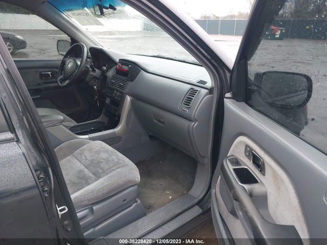 2003 HONDA PILOT EX VIN: 2HKYF18423H556462