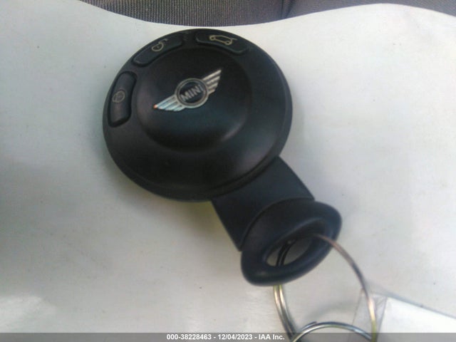2010 MINI COOPER S WMWMF7C50ATZ74381 Photo 10
