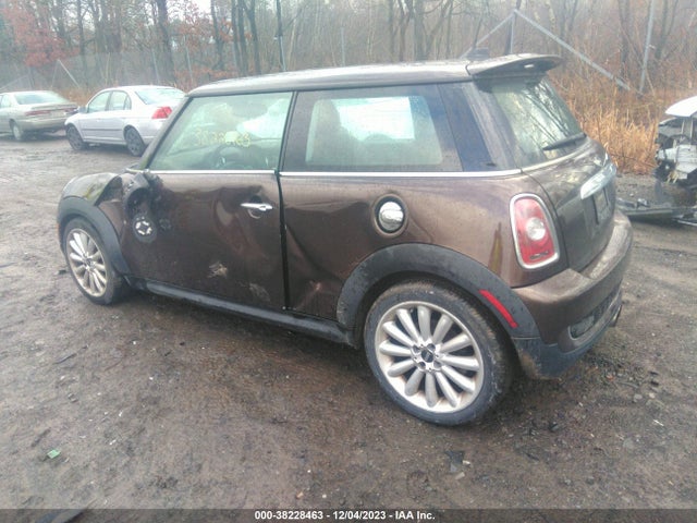 2010 MINI COOPER S WMWMF7C50ATZ74381 Photo 2