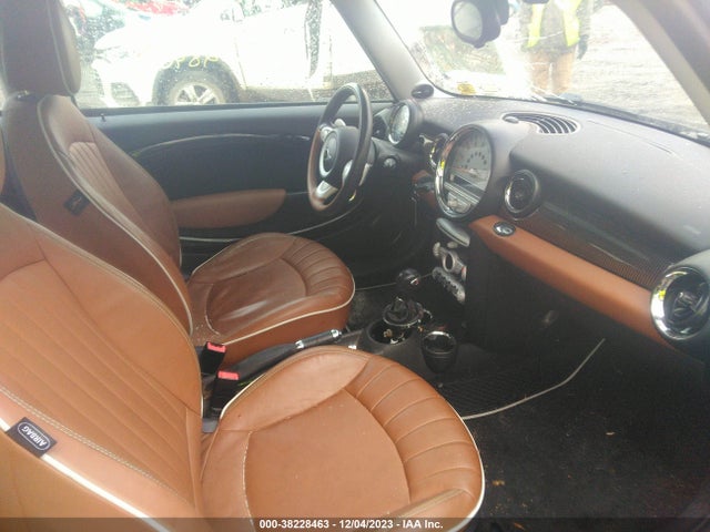 2010 MINI COOPER S WMWMF7C50ATZ74381 Photo 4