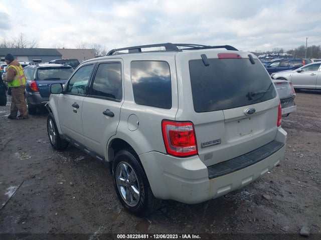 2009 FORD ESCAPE XLT VIN: 1FMCU03739KD10912