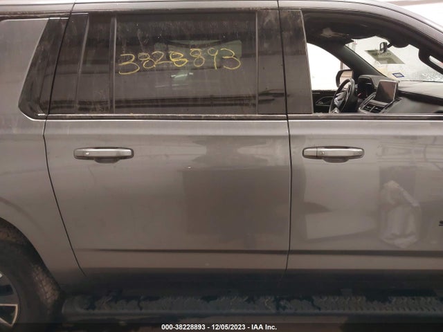 Chevrolet Suburban Z71 2022 1GNSKDKD2NR269444 Image 13