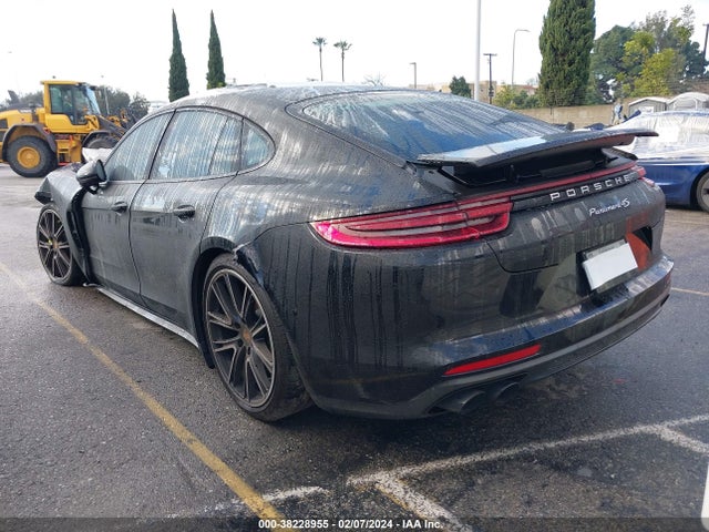 2018 PORSCHE PANAMERA WP0AB2A74JL132569 Photo 2