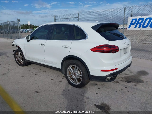 2016 PORSCHE CAYENNE WP1AA2A22GLA06368 Photo 2