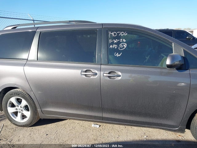 2014 TOYOTA SIENNA LE V6 8 PASSENGER VIN: 5TDKK3DC2ES446826