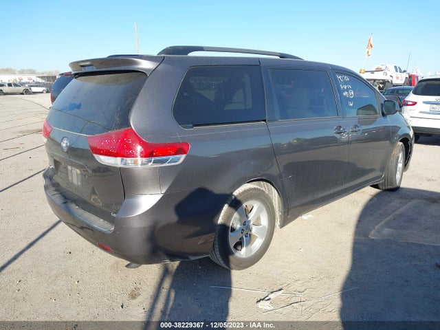 2014 TOYOTA SIENNA LE V6 8 PASSENGER VIN: 5TDKK3DC2ES446826
