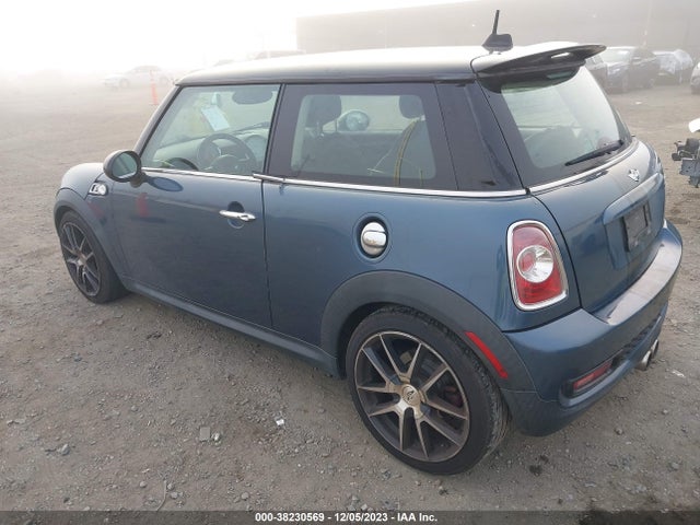 2011 MINI COOPER S WMWSV3C54BTY21815 Photo 2
