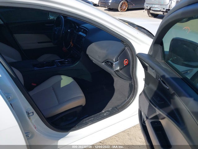 2017 JAGUAR XE SAJAD4BGXHA958662 Photo 4