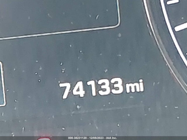 Genesis G80 3.8 2017 KMHGN4JE8HU202909 Image 15