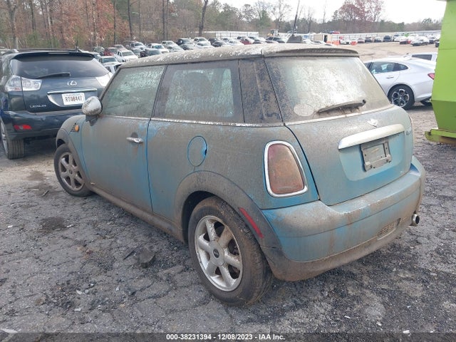 2010 MINI COOPER WMWMF3C53ATZ23370 Photo 2
