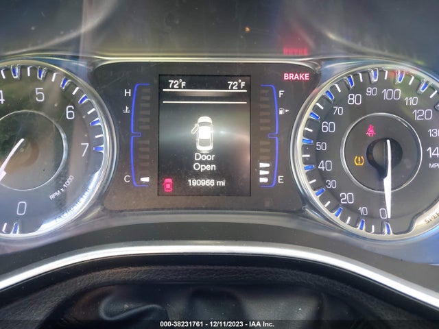Chrysler 200 Limited Platinum 2016 1C3CCCAB0GN184878 Image 7