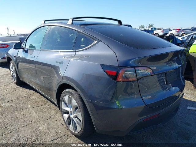 2023 TESLA MODEL Y 7SAYGDEE2PF899050 Photo 2