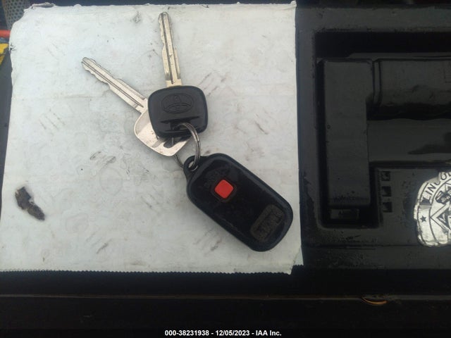 2004 TOYOTA COROLLA LE VIN: JTDBR38E442027132