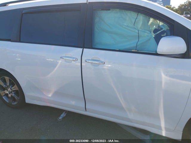 2015 TOYOTA SIENNA SE PREMIUM 8 PASSENGER VIN: 5TDXK3DC4FS646128