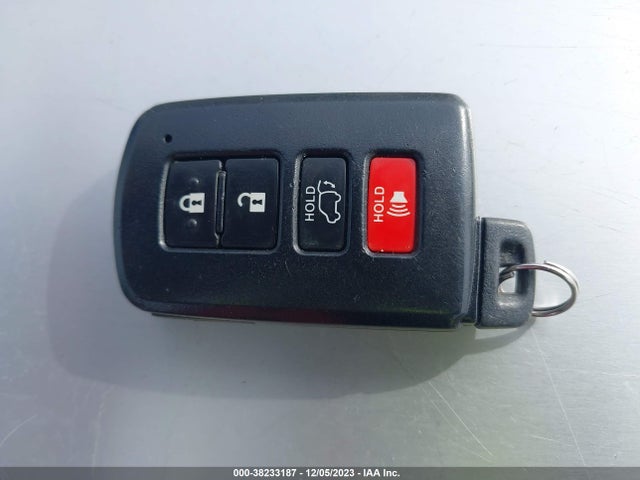 38233187 :رقم المزاد ، 2T3YFREV5JW435202 vin ، 2018 Toyota Rav4 Limited مزاد بيع