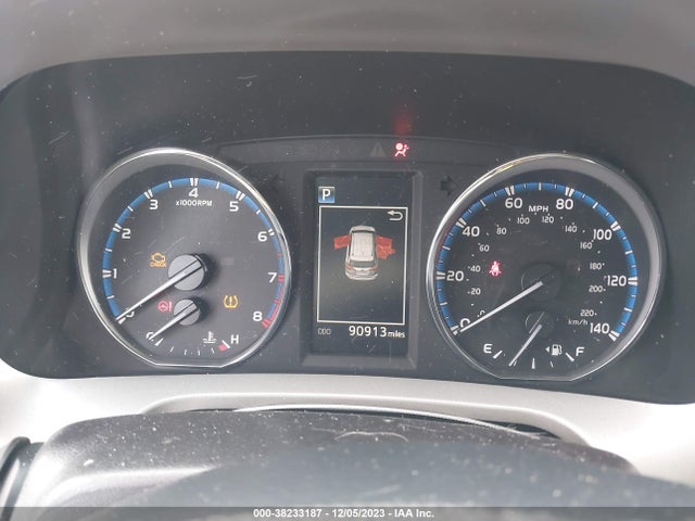 38233187 :رقم المزاد ، 2T3YFREV5JW435202 vin ، 2018 Toyota Rav4 Limited مزاد بيع