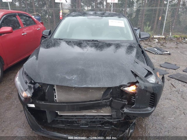 2018 HYUNDAI ELANTRA SEL VIN: 5NPD84LF3JH372633
