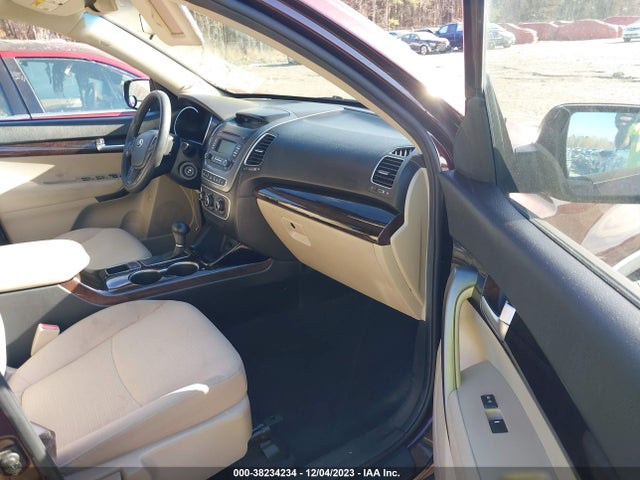 2014 KIA SORENTO LX VIN: 5XYKT3A62EG449637