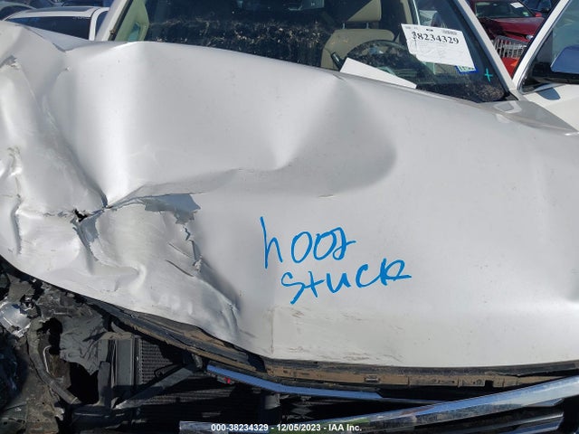 Chevrolet Suburban Premier 2018 1GNSCJKC9JR100356 Image 10