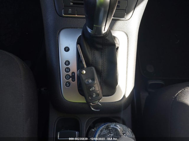 2015 VOLKSWAGEN TIGUAN S VIN: WVGAV7AX7FW592914