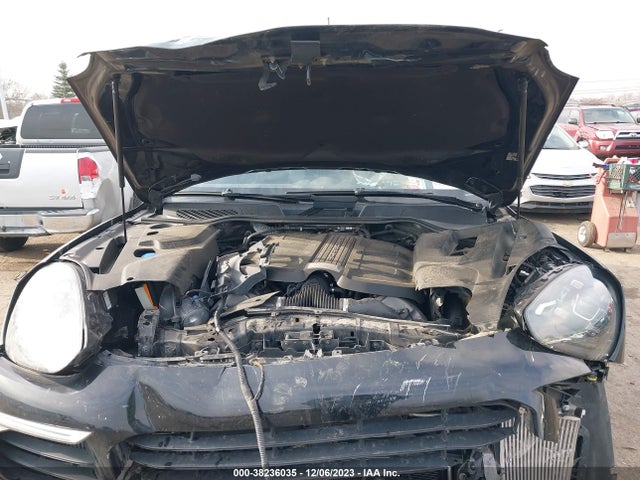 2016 PORSCHE CAYENNE WP1AB2A24GLA96989 Photo 9