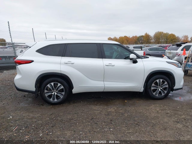 Toyota Highlander Xle 2022 5TDGZRAHXNS538920 Image 13