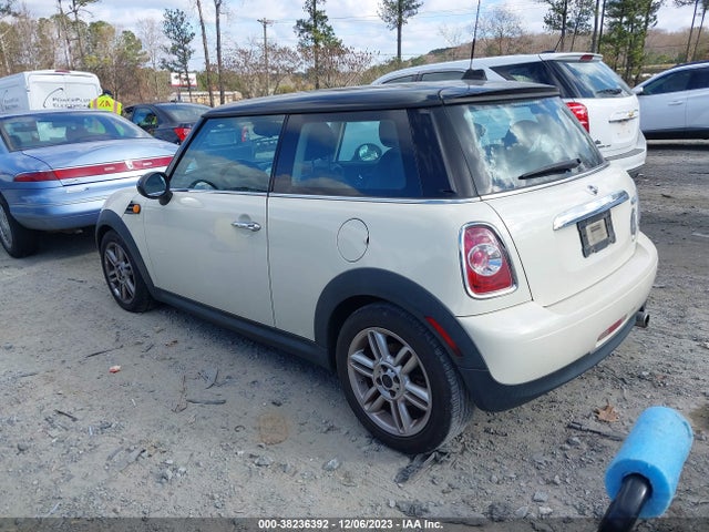 2011 MINI COOPER WMWSU3C53BT253169 Photo 2