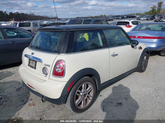 2011 MINI COOPER WMWSU3C53BT253169 Photo 3