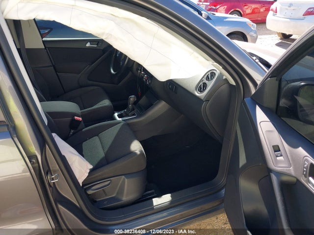 WVGAV7AX9FW553287 Volkswagen TIGUAN S