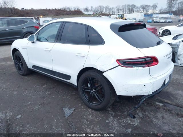 2016 PORSCHE MACAN WP1AB2A51GLB48024 Photo 2