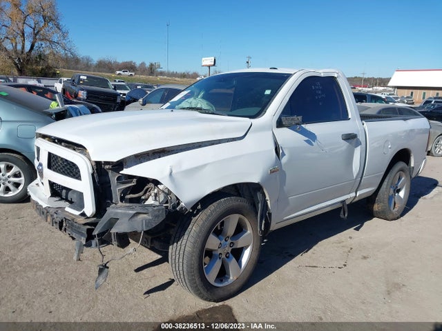 2016 RAM 1500 EXPRESS VIN: 3C6JR6AT2GG153692
