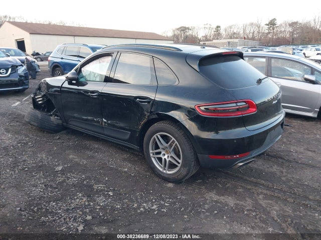 2018 PORSCHE MACAN WP1AA2A50JLB08639 Photo 2