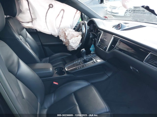 2018 PORSCHE MACAN WP1AA2A50JLB08639 Photo 4