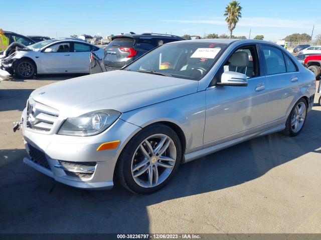 2013 MERCEDES-BENZ C 250 SPORT/LUXURY VIN: WDDGF4HB2DR288833