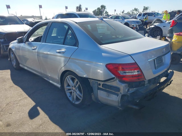 2013 MERCEDES-BENZ C 250 SPORT/LUXURY VIN: WDDGF4HB2DR288833