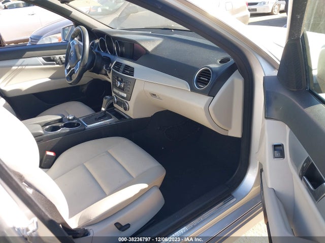 2013 MERCEDES-BENZ C 250 SPORT/LUXURY VIN: WDDGF4HB2DR288833