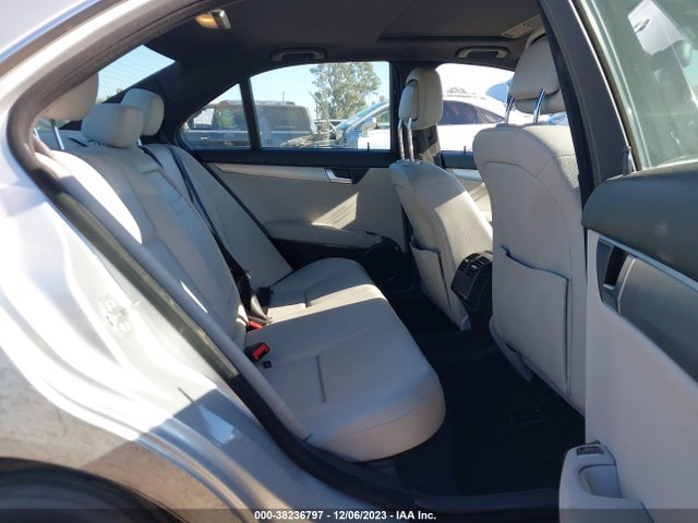 2013 MERCEDES-BENZ C 250 SPORT/LUXURY VIN: WDDGF4HB2DR288833